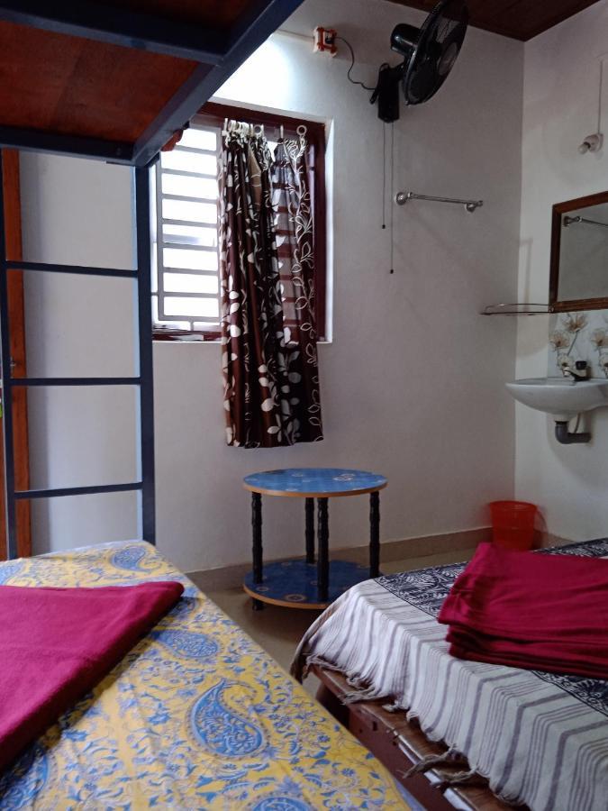 Gundappa Cafe Gokarna Kudle Beach Екстериор снимка