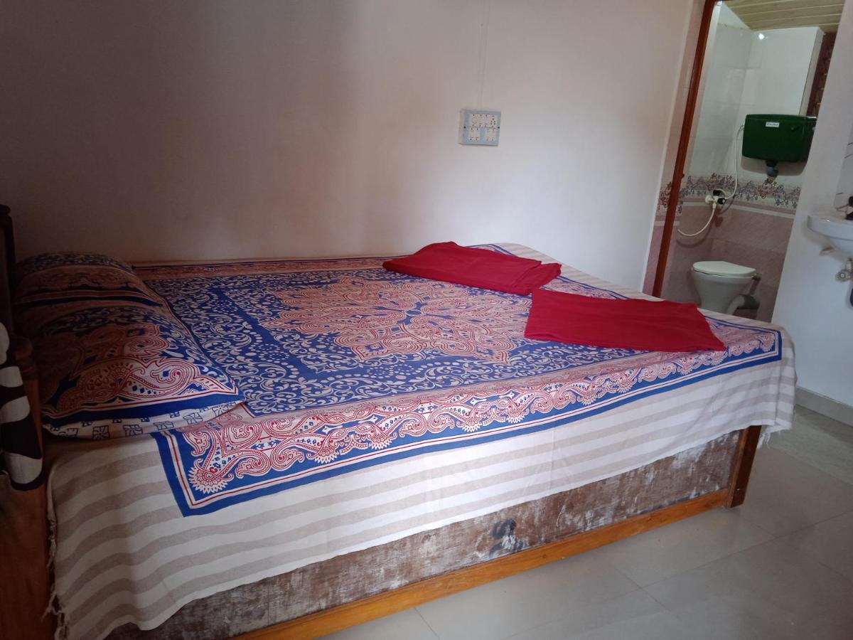 Gundappa Cafe Gokarna Kudle Beach Екстериор снимка