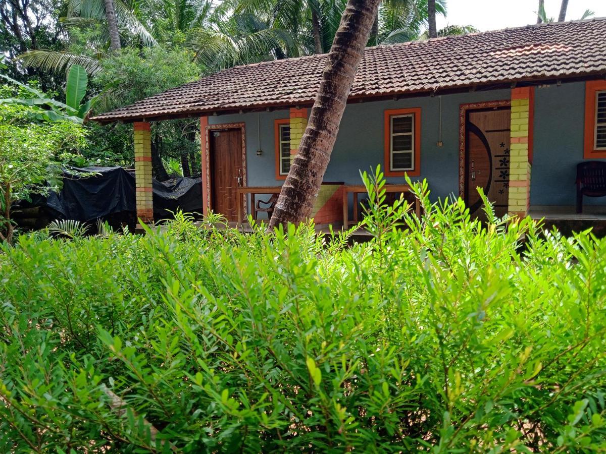 Gundappa Cafe Gokarna Kudle Beach Екстериор снимка